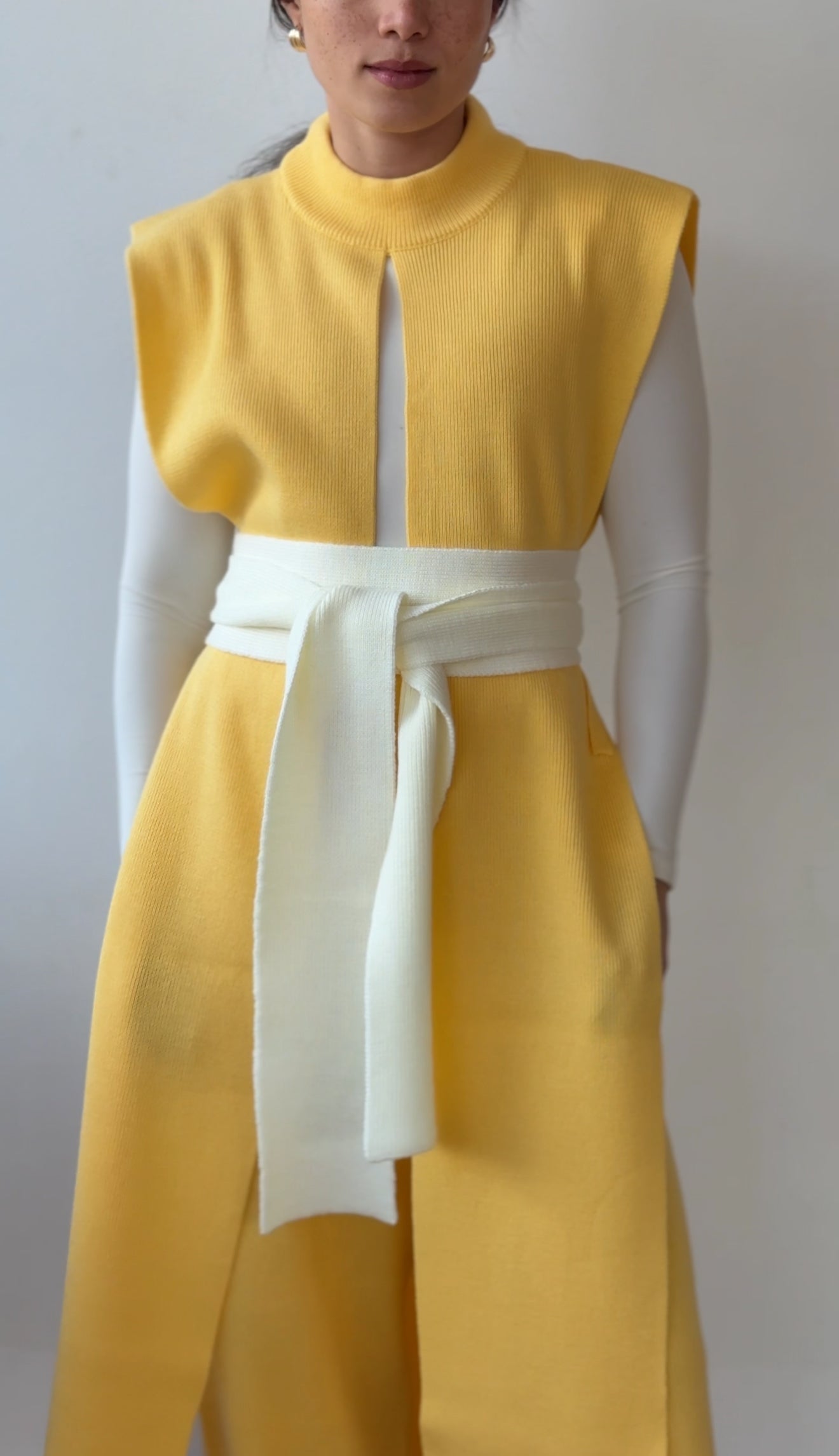 Bold top butter yellow
