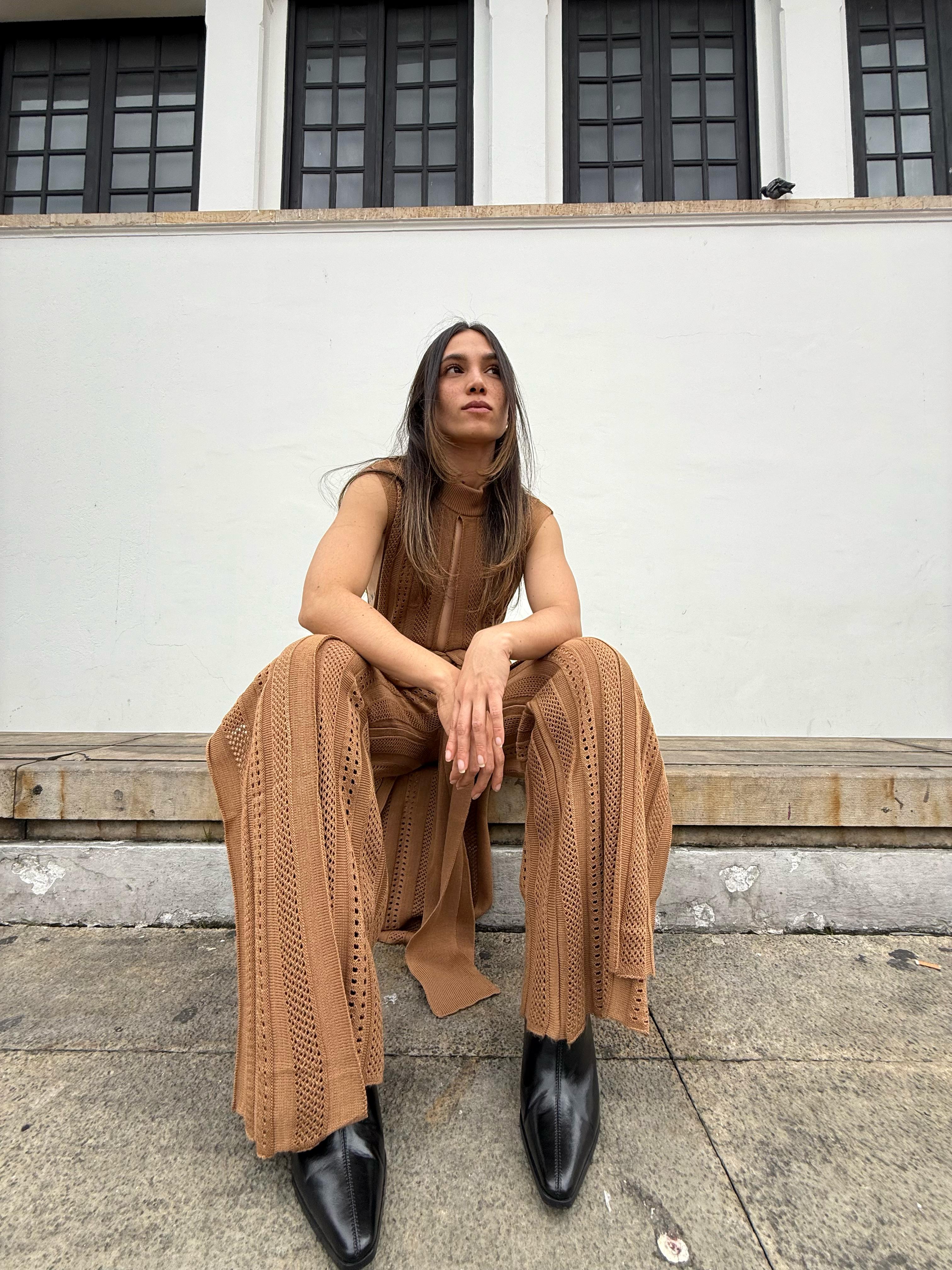 Bold mocca top
