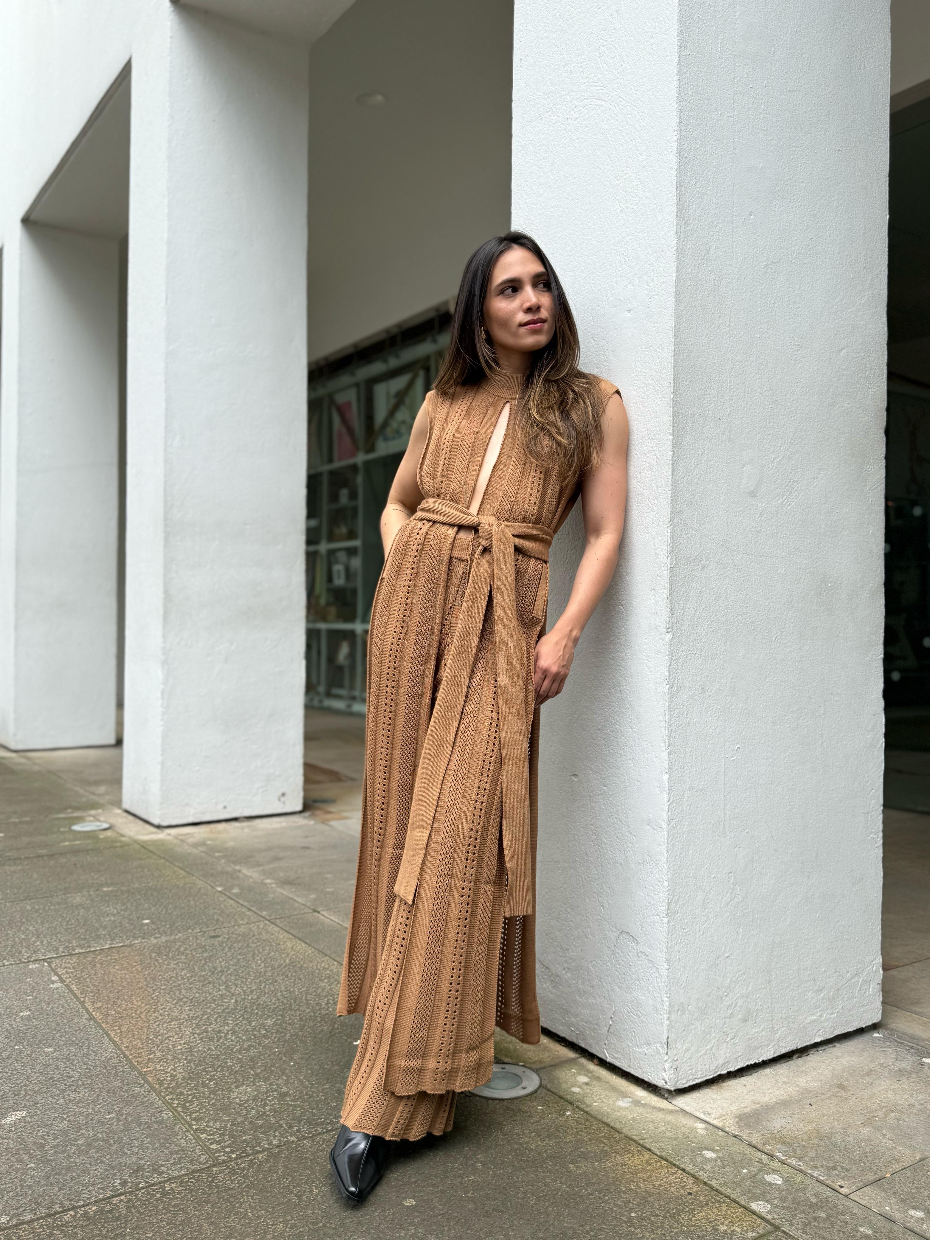 Bold mocca top